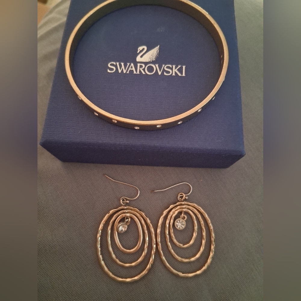 Swarovski Gold-Tone Bracelet Plus Matching Earings ( Not Swarovski)